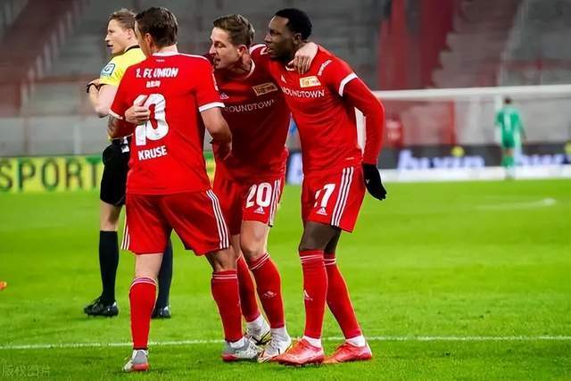 穆里尼奥再度抨击瓜迪奥拉：“休整一年是放弃
